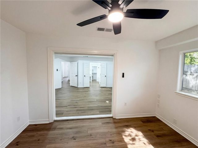 1211 Meadowbrook Dr, Portland, TX 78374