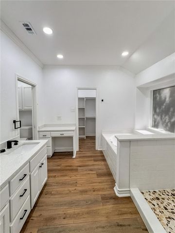 1211 Meadowbrook Dr, Portland, TX 78374