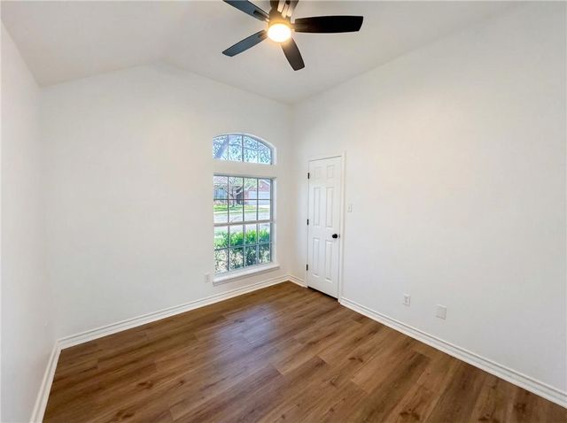 1211 Meadowbrook Dr, Portland, TX 78374