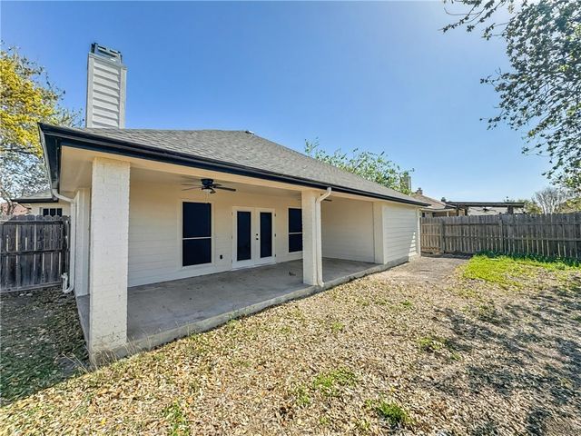 1211 Meadowbrook Dr, Portland, TX 78374