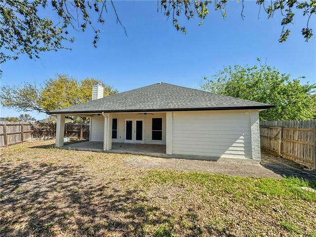 1211 Meadowbrook Dr, Portland, TX 78374