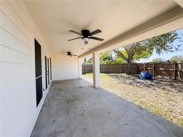 1211 Meadowbrook Dr, Portland, TX 78374