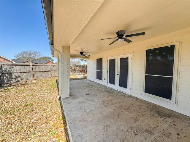 1211 Meadowbrook Dr, Portland, TX 78374