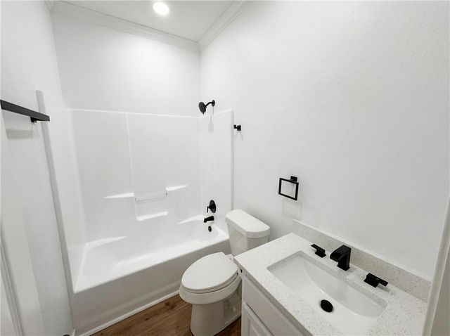 1211 Meadowbrook Dr, Portland, TX 78374