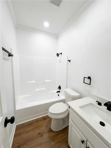 1211 Meadowbrook Dr, Portland, TX 78374