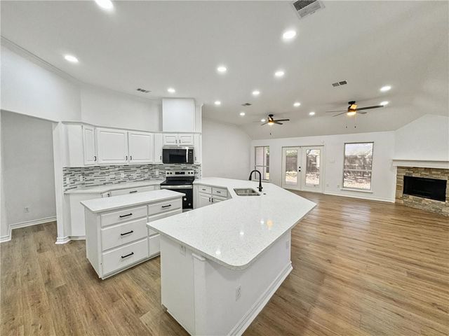 1211 Meadowbrook Dr, Portland, TX 78374