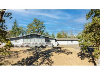 237 COUNTRY Ln, Roseburg, OR 97471