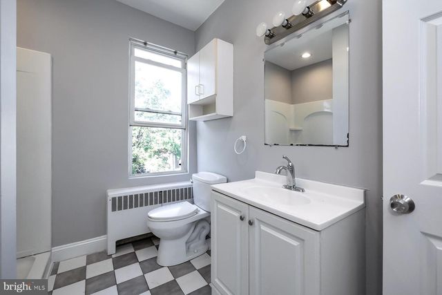 136 S KING ST, Gloucester City, NJ 08030