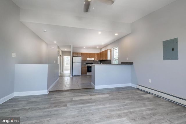 136 S KING ST, Gloucester City, NJ 08030