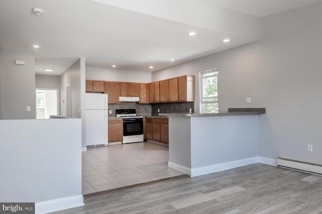 136 S KING ST, Gloucester City, NJ 08030