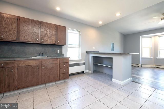 136 S KING ST, Gloucester City, NJ 08030