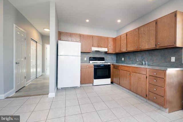 136 S KING ST, Gloucester City, NJ 08030