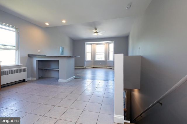 136 S KING ST, Gloucester City, NJ 08030