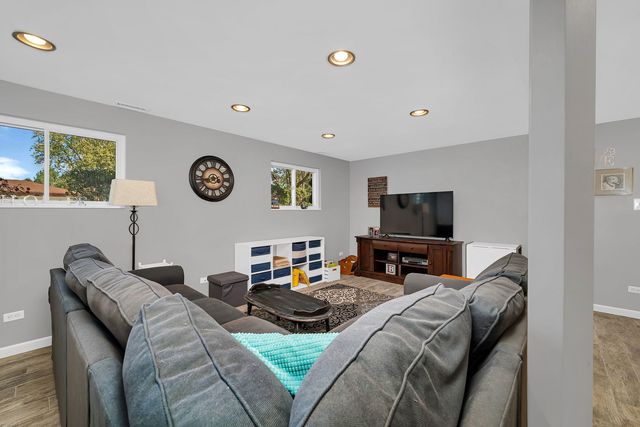 830 Wagon Drive, New Lenox, IL 60451