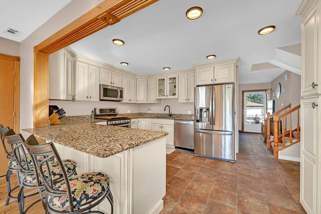 830 Wagon Drive, New Lenox, IL 60451