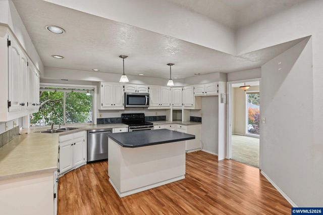 485 Sunwood Dr NW, Salem, OR 97304