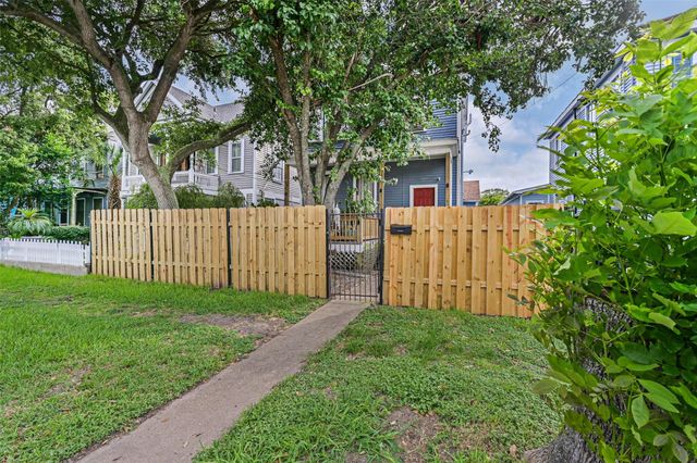 1713 Moody Avenue, Galveston, TX 77550