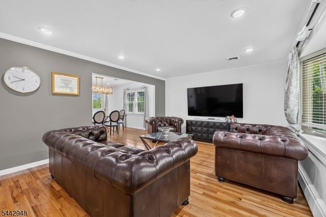 2 Country Club Ct, Livingston Twp., NJ 07039