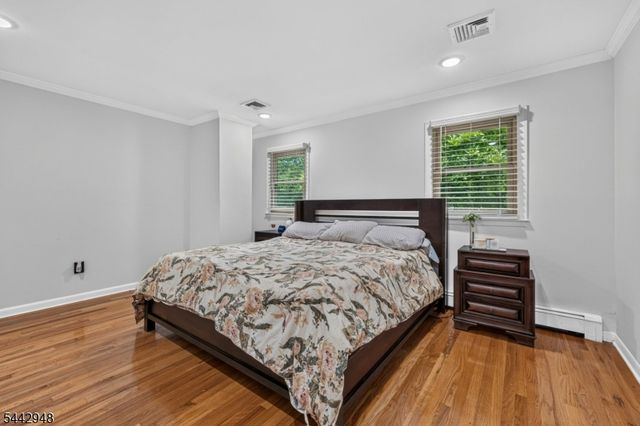 2 Country Club Ct, Livingston Twp., NJ 07039