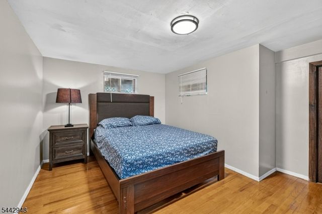 2 Country Club Ct, Livingston Twp., NJ 07039