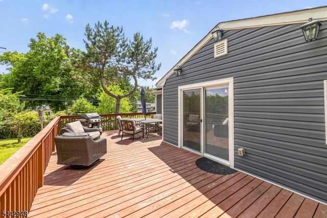2 Country Club Ct, Livingston Twp., NJ 07039