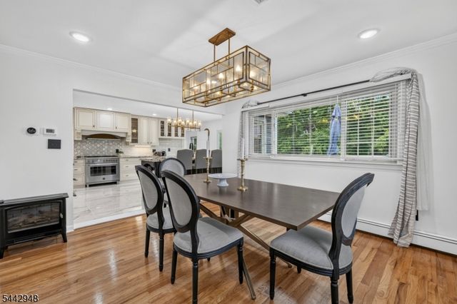 2 Country Club Ct, Livingston Twp., NJ 07039