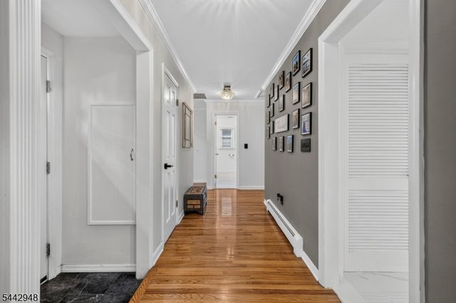2 Country Club Ct, Livingston Twp., NJ 07039