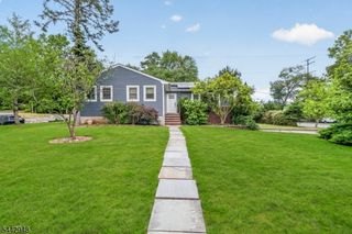 2 Country Club Ct, Livingston Twp., NJ 07039