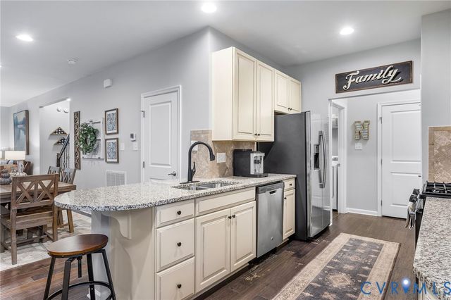 7976 Wistar Woods Ct, Richmond, VA 23228