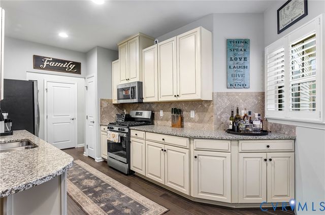 7976 Wistar Woods Ct, Richmond, VA 23228