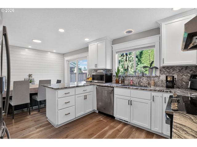 2701 Sw LATOURELL Pl, Troutdale, OR 97060