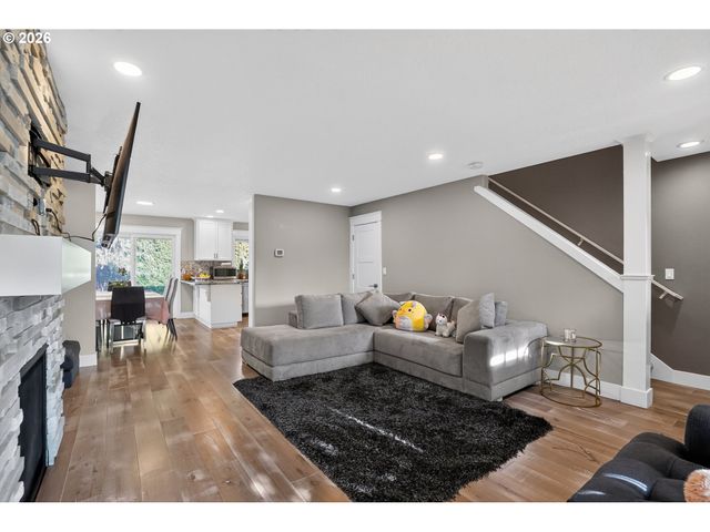 2701 Sw LATOURELL Pl, Troutdale, OR 97060