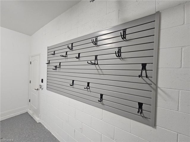 6954 Avalon CIR 703, Naples, FL 34112