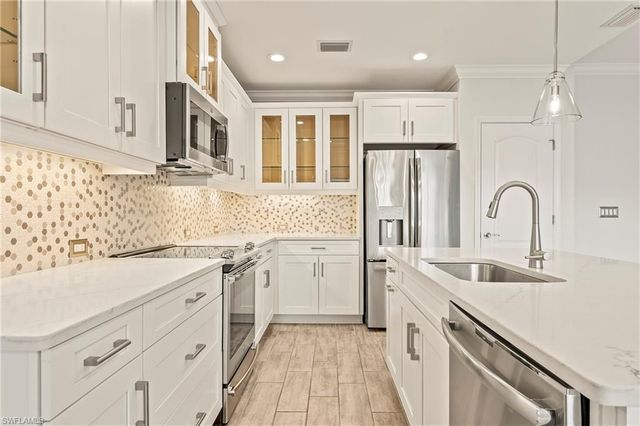 6954 Avalon CIR 703, Naples, FL 34112