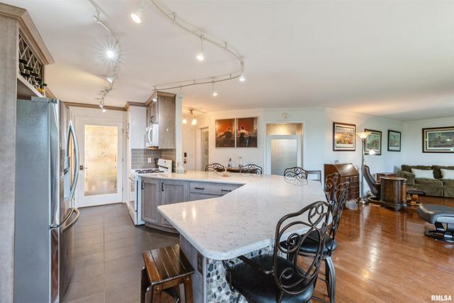 1800 7th St Unit 7A, East Moline, IL 61244