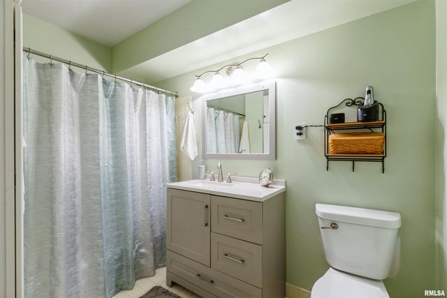 1800 7th St Unit 7A, East Moline, IL 61244