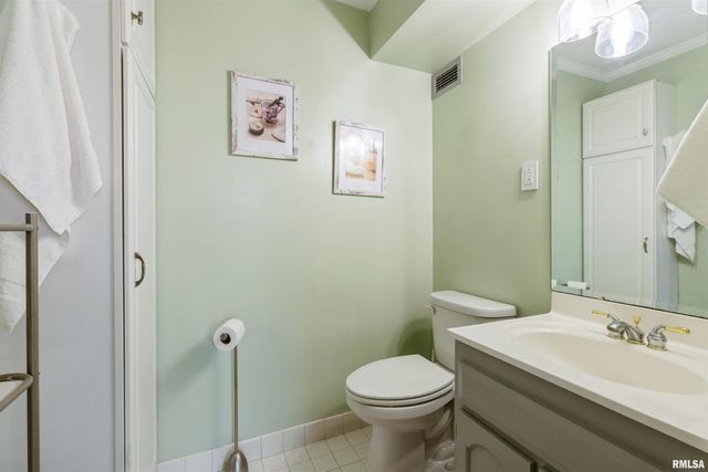 1800 7th St Unit 7A, East Moline, IL 61244