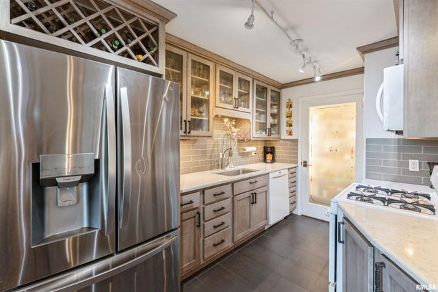 1800 7th St Unit 7A, East Moline, IL 61244