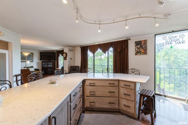 1800 7th St Unit 7A, East Moline, IL 61244