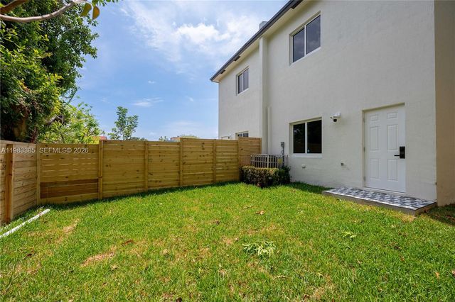 2121 NW 45th St 2123, Miami, FL 33142