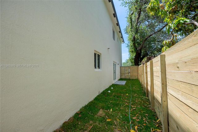 2121 NW 45th St 2123, Miami, FL 33142