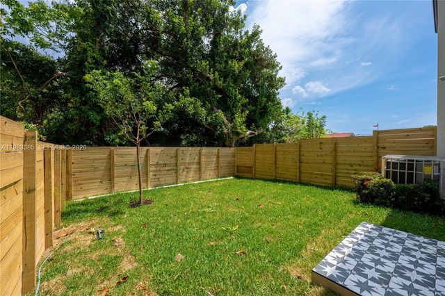 2121 NW 45th St 2123, Miami, FL 33142