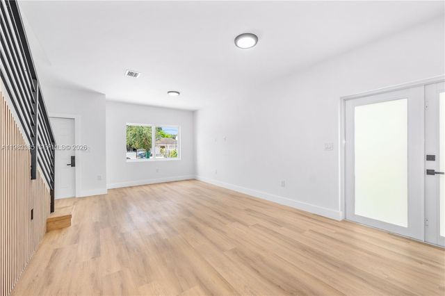 2121 NW 45th St 2123, Miami, FL 33142