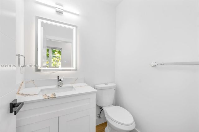 2121 NW 45th St 2123, Miami, FL 33142