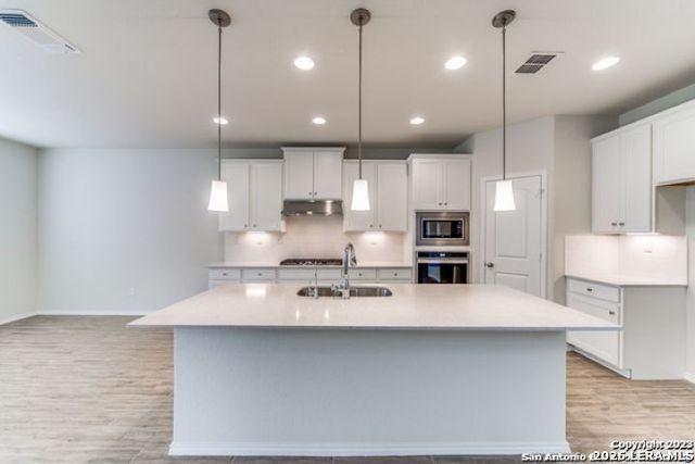 332 Aberdeen, Boerne, TX 78015