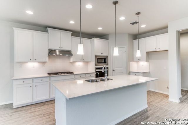 332 Aberdeen, Boerne, TX 78015
