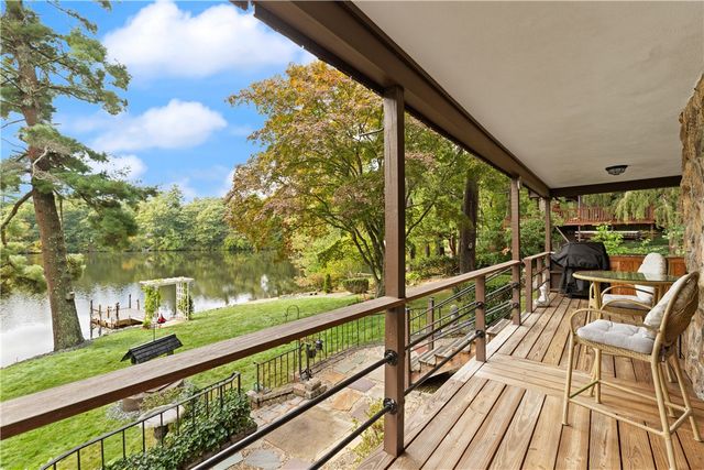 8 Fountain Spring Lane, Johnston, RI 02919