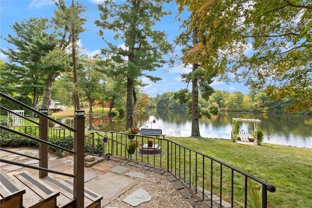 8 Fountain Spring Lane, Johnston, RI 02919