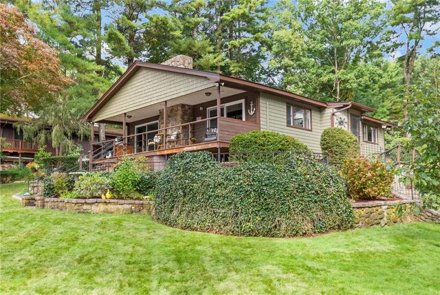 8 Fountain Spring Lane, Johnston, RI 02919