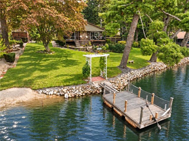 8 Fountain Spring Lane, Johnston, RI 02919